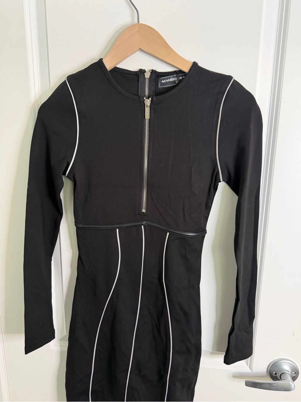 Maniere De Voir Black Long-Sleeve Zip-Front Bodycon Top